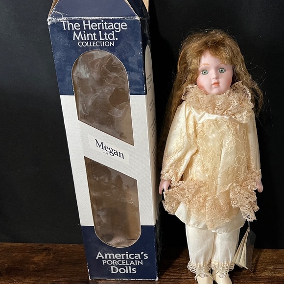 THE HERITAGE MINT LTD COLLECTION Megan 16" Porcelain Doll - Picture 1 of 10